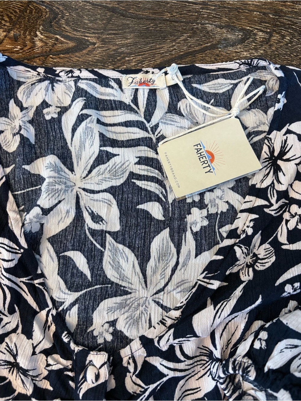 Faherty Sorrento Maxi Dress Women L Navy Blue Hawaiian Floral Puff Sleeve NWT - Picture 4 of 9